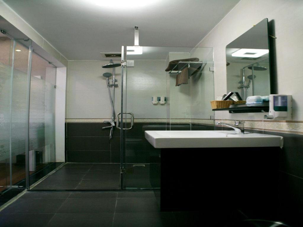 Milan Hotel Ханой Екстериор снимка